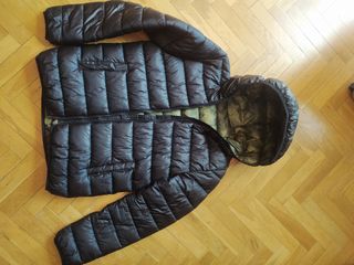Pluma Negro  Niño
Talla 13-14 años /162-167cm