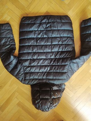Pluma Negro  Niño
Talla 13-14 años /162-167cm