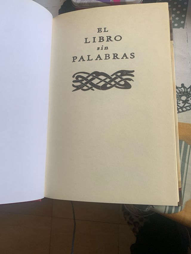 EL LIBRO SIN PALABRAS (Spanish Edition)