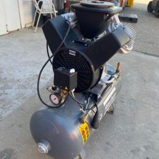 Compresor de pistón exento de aceite de