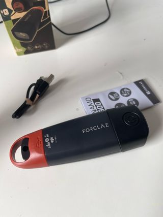 Linterna Decathlon Dynamo 900 - 210 lúmenes