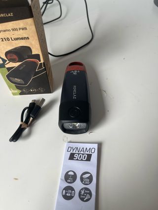 Linterna Decathlon Dynamo 900 - 210 lúmenes