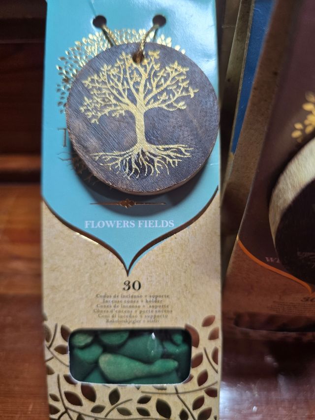 Conos de incienso Eternal Scents y árbol de vida.