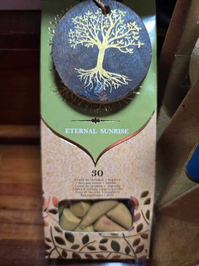 Conos de incienso Eternal Scents y árbol de vida.