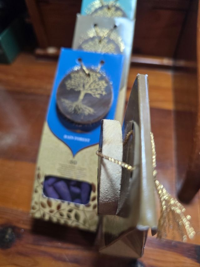 Conos de incienso Eternal Scents y árbol de vida.