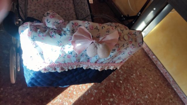 Cochecito muñecas antiguo