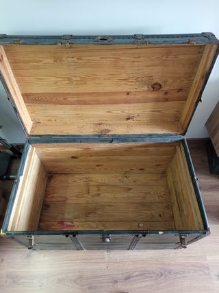 Baul de mago antigüo.