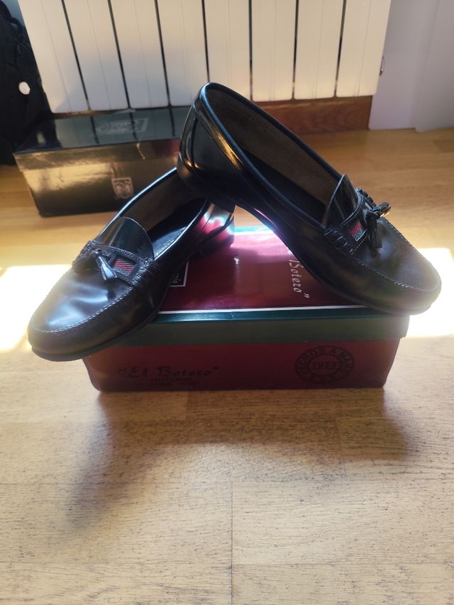 Zapatos castellanos, de piel, El Botero