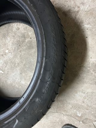 Neumatico Pirelli Pzero 275/40/19.