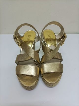 Sandalias doradas MK