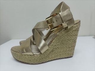 Sandalias doradas MK