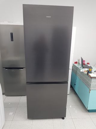 Refrigerador Samsung Nueva con tara 