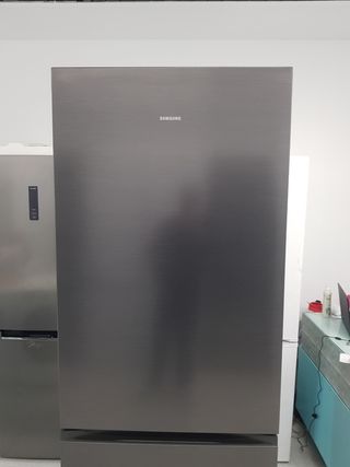 Refrigerador Samsung Nueva con tara 