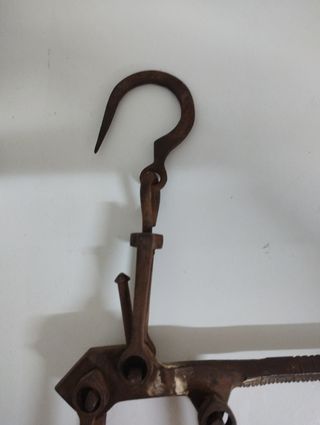 Antigua báscula romana 