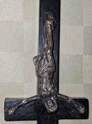 Crocifisso antico in legno scuro