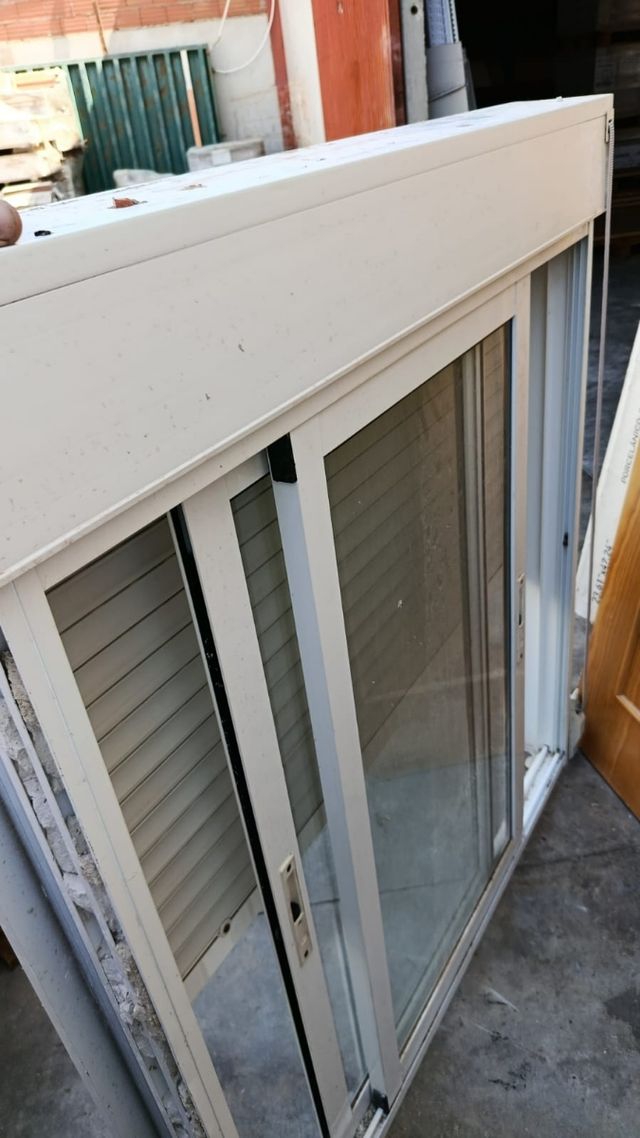 ventana aluminio Climalit con persiana