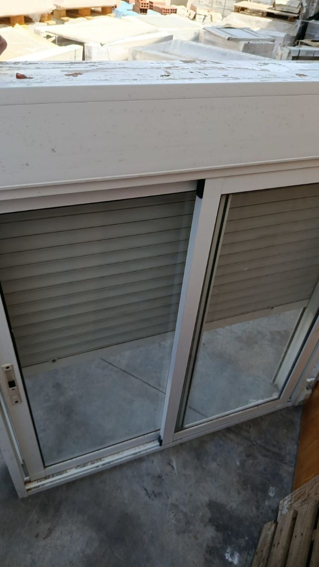 ventana aluminio Climalit con persiana