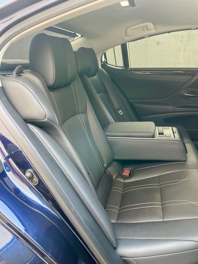 Lexus ES 2020