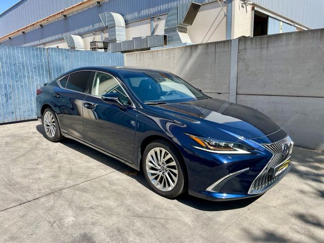 Lexus ES 2020