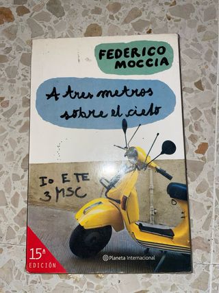 libro a 3m sobre el cielo