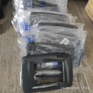 Placchette e scatole elettriche