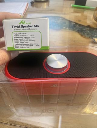 Altavoz inalámbrico rojo