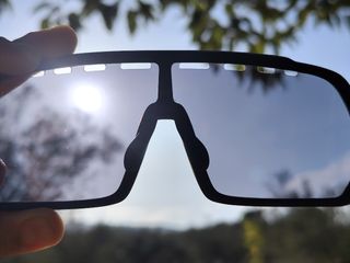 Gafas de sol, lente semi transparente.