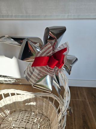 Cesta mimbre blanca eventos de Navidad