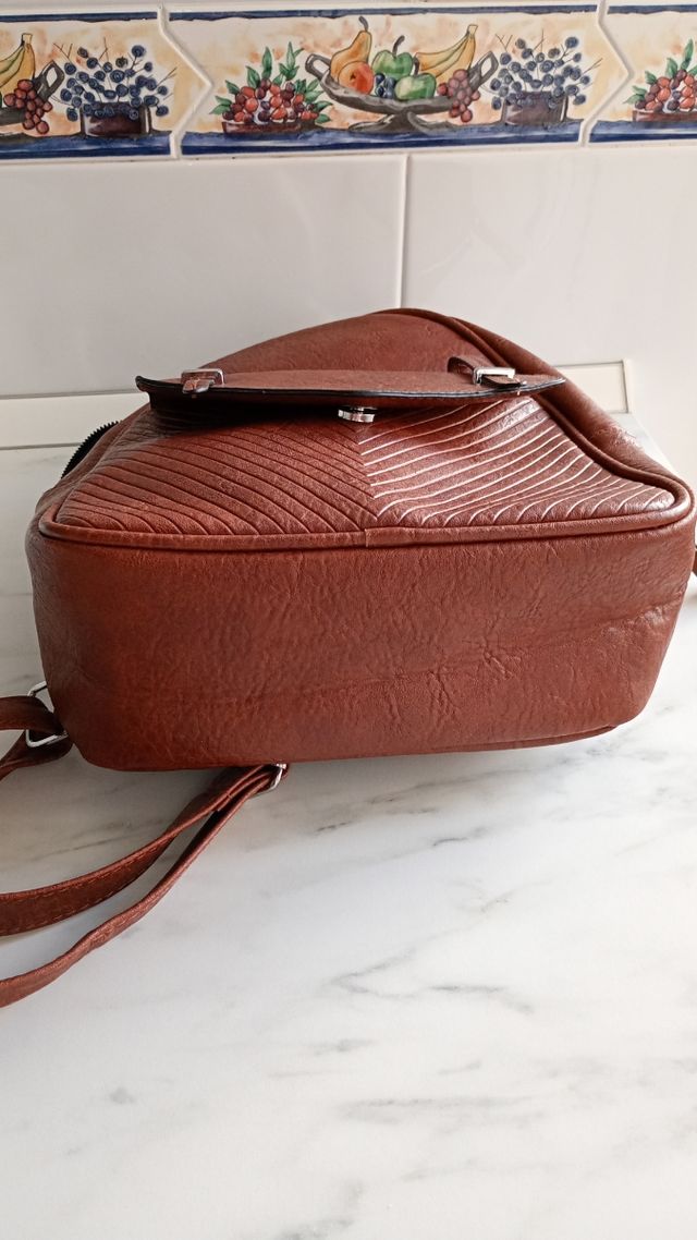Mochila marrón polipiel