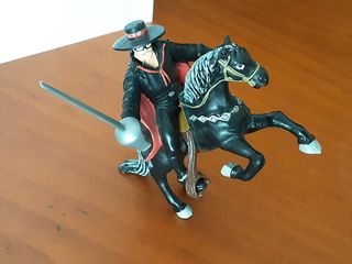 2 FIGURAS  EL ZORRO y CABALLO TORNADO. AÑOS 90
