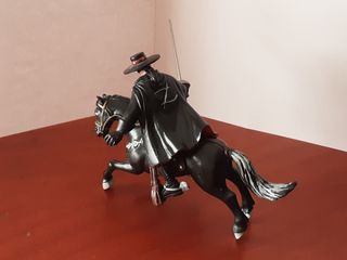 2 FIGURAS  EL ZORRO y CABALLO TORNADO. AÑOS 90
