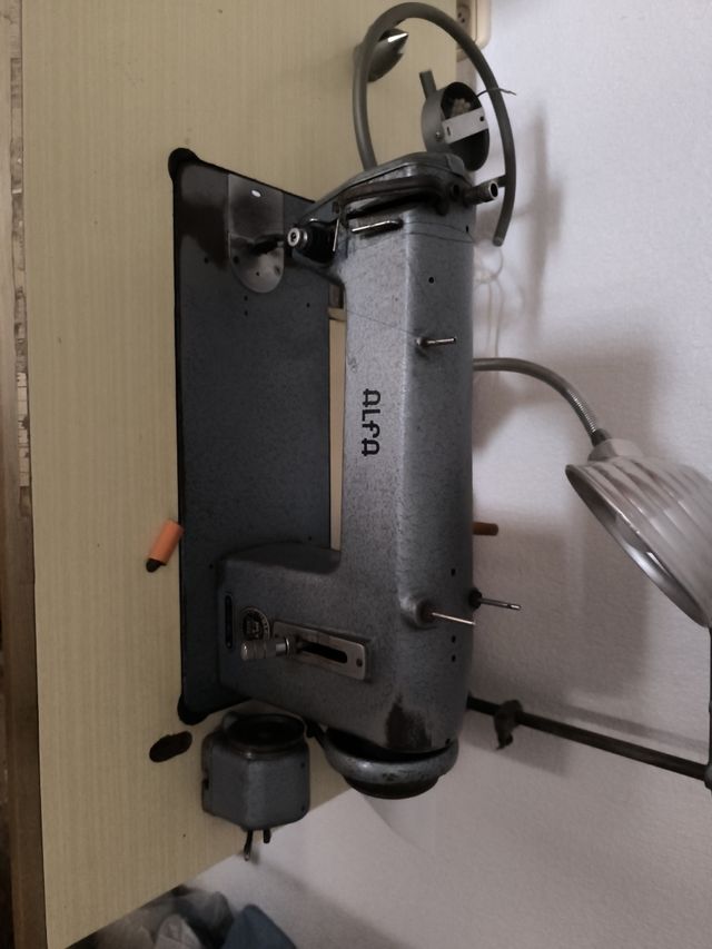 Máquina coser Alfa Antigua