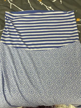 Falda larga azul y blanca