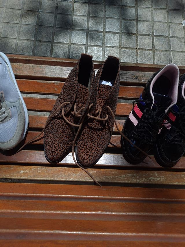 Zapatillas deportivas rosa y dorado