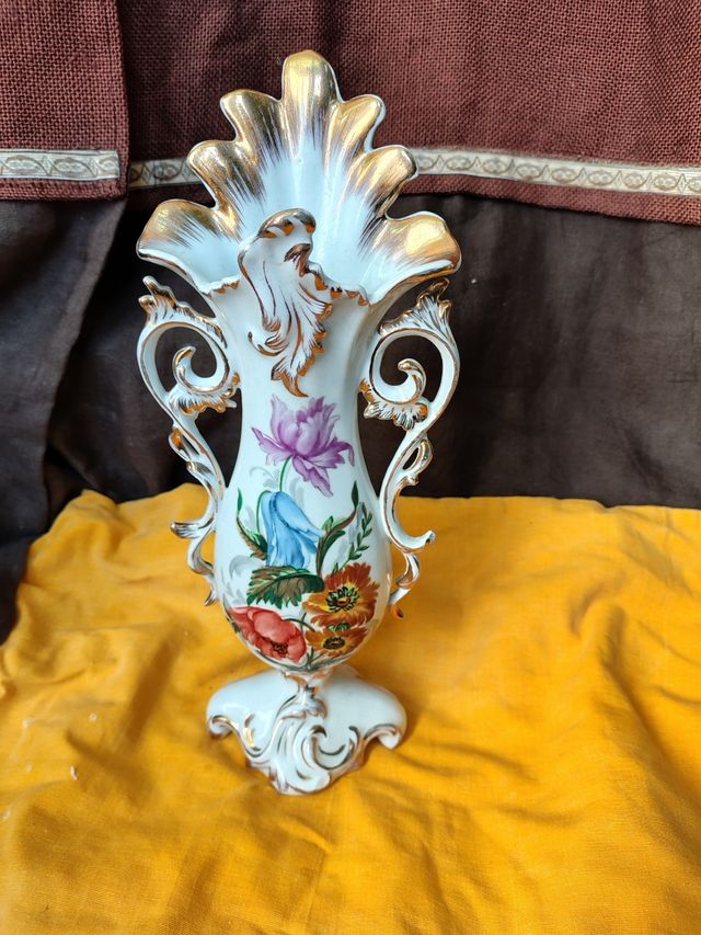 Jarrón vintage antiguo.