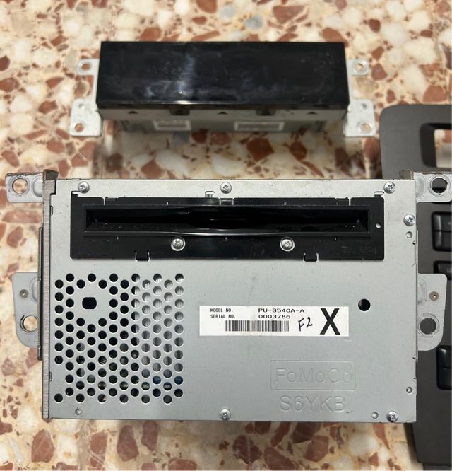 Ford mustang radio cd