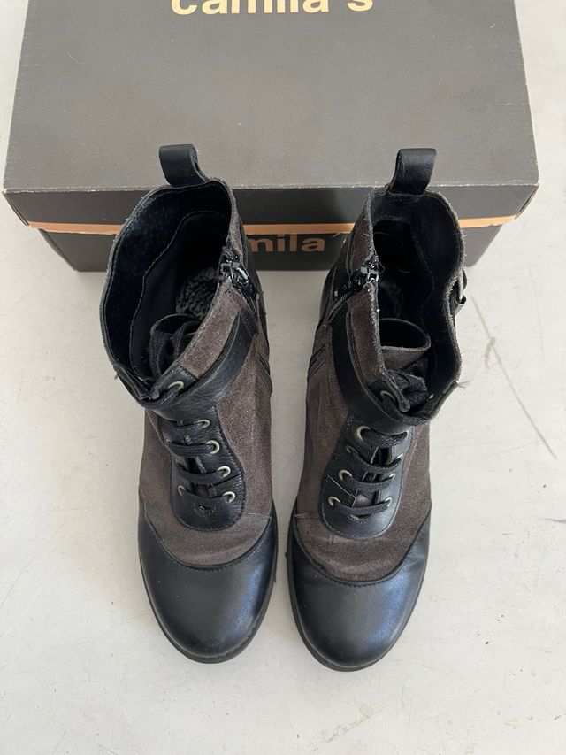 Botas tobillo Camila's - grises y negras