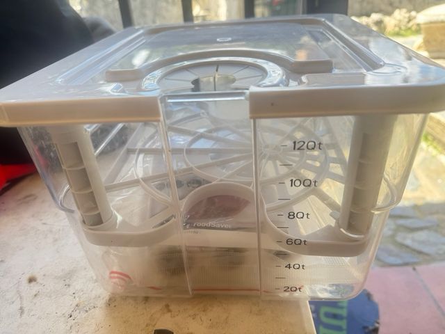 Roner Kitchenhoss  con recipiente