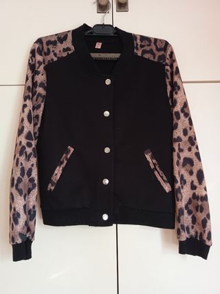 Chaqueta beisbolera leopardo
