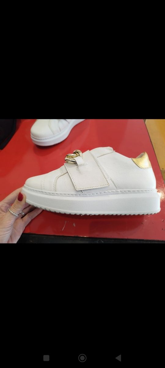 Scarpe donna con catena dorata 