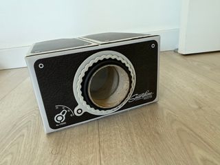 Proyector cartón móvil – Experiencia VHS