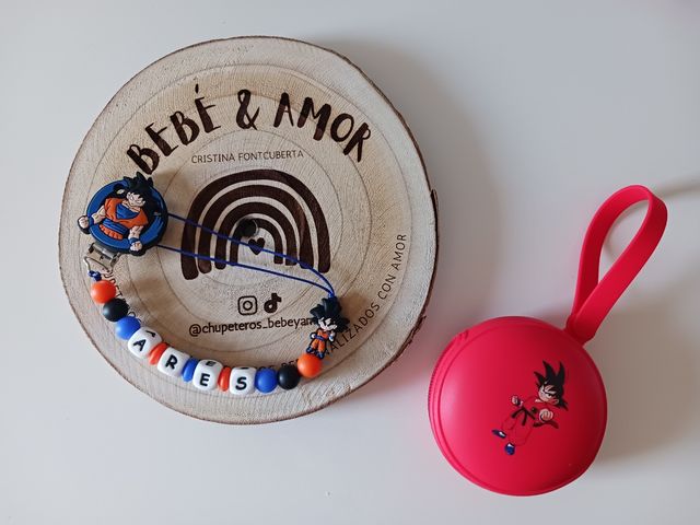 Chupetero y Portachupetero Goku 1