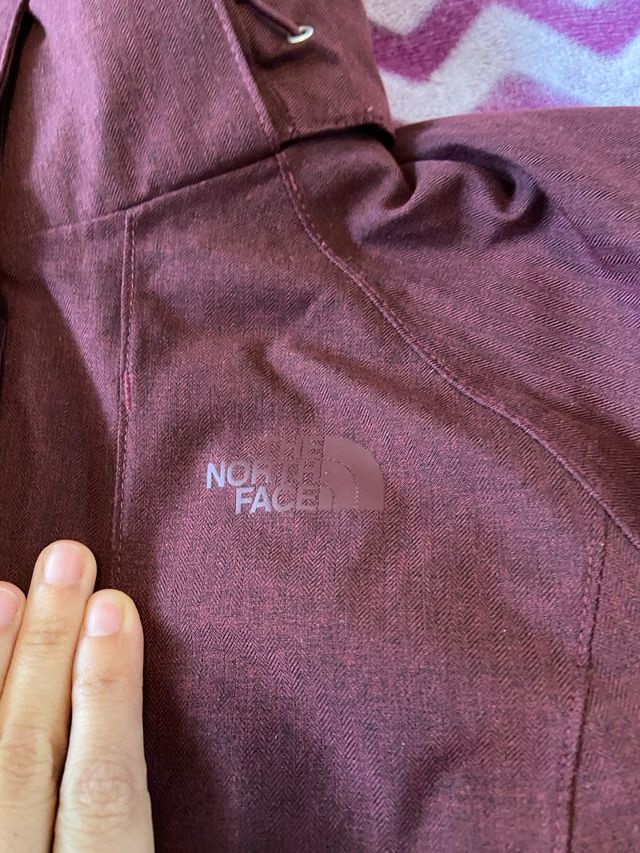 Giubbotto North Face Bordeaux molto caldo e impermeabile