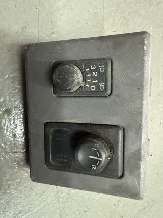 Regulador de luces y espejo de nissan arleon o  t 100