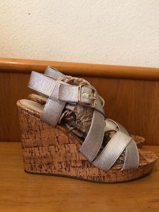 BIMBA Y LOLA  sandalias brillo dorado 40