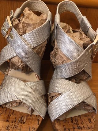 BIMBA Y LOLA  sandalias brillo dorado 40