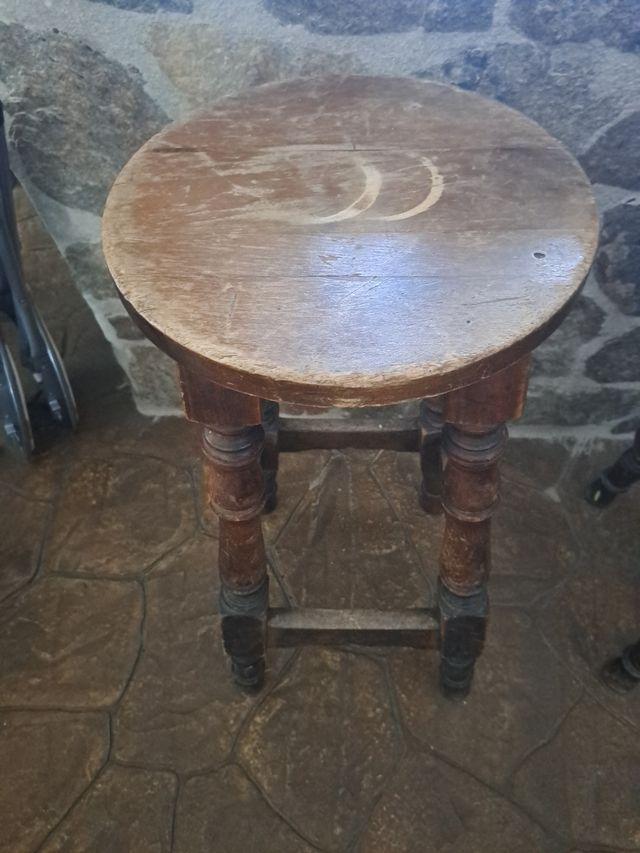 TABURETE DE MADERA 