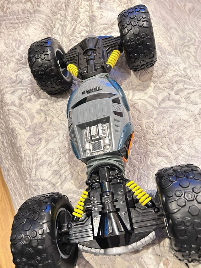 Coche teledirigido tonka