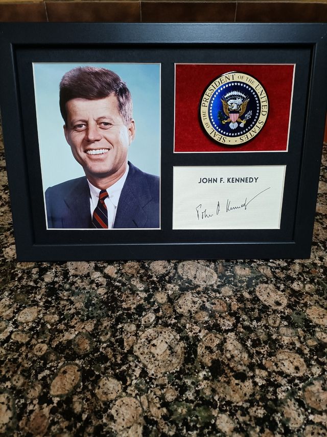 Marco John F. Kennedy: autógrafo y foto con reprud
