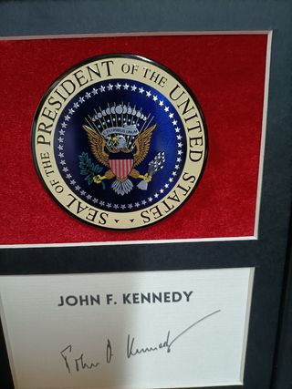 Marco John F. Kennedy: autógrafo y foto con reprud